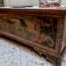 ...passando per una cassapanca in legno con dipinto il Golfo di Napoli...